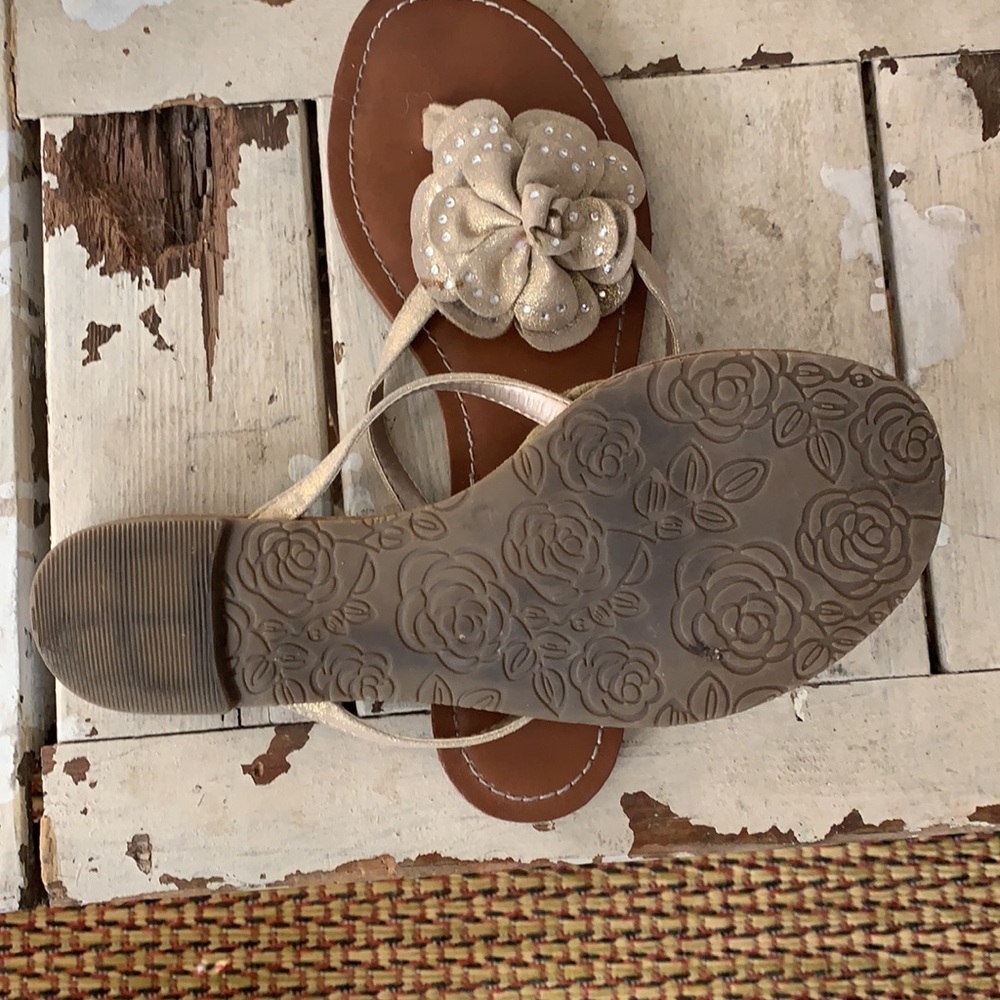 Gold flip flops - Picture 2 of 3